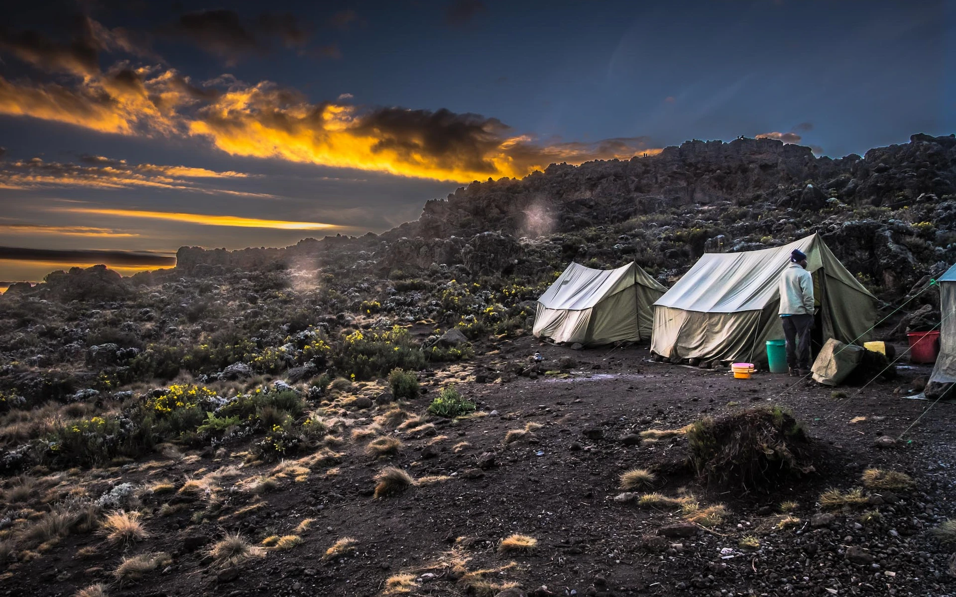 School Hut Camp – 4,750m — photo 1