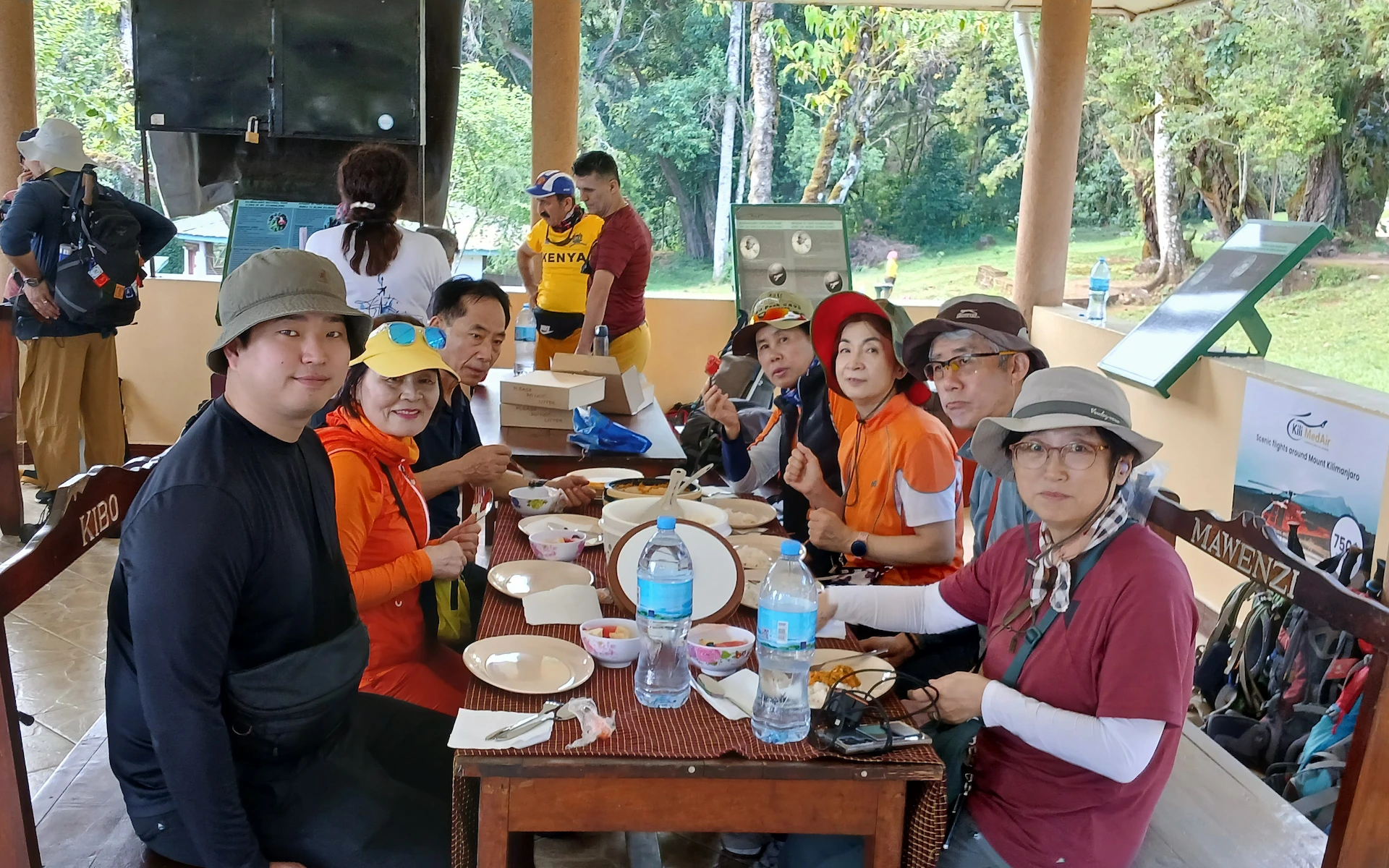 Mawenzi Tan Hut (4330m) — photo 1