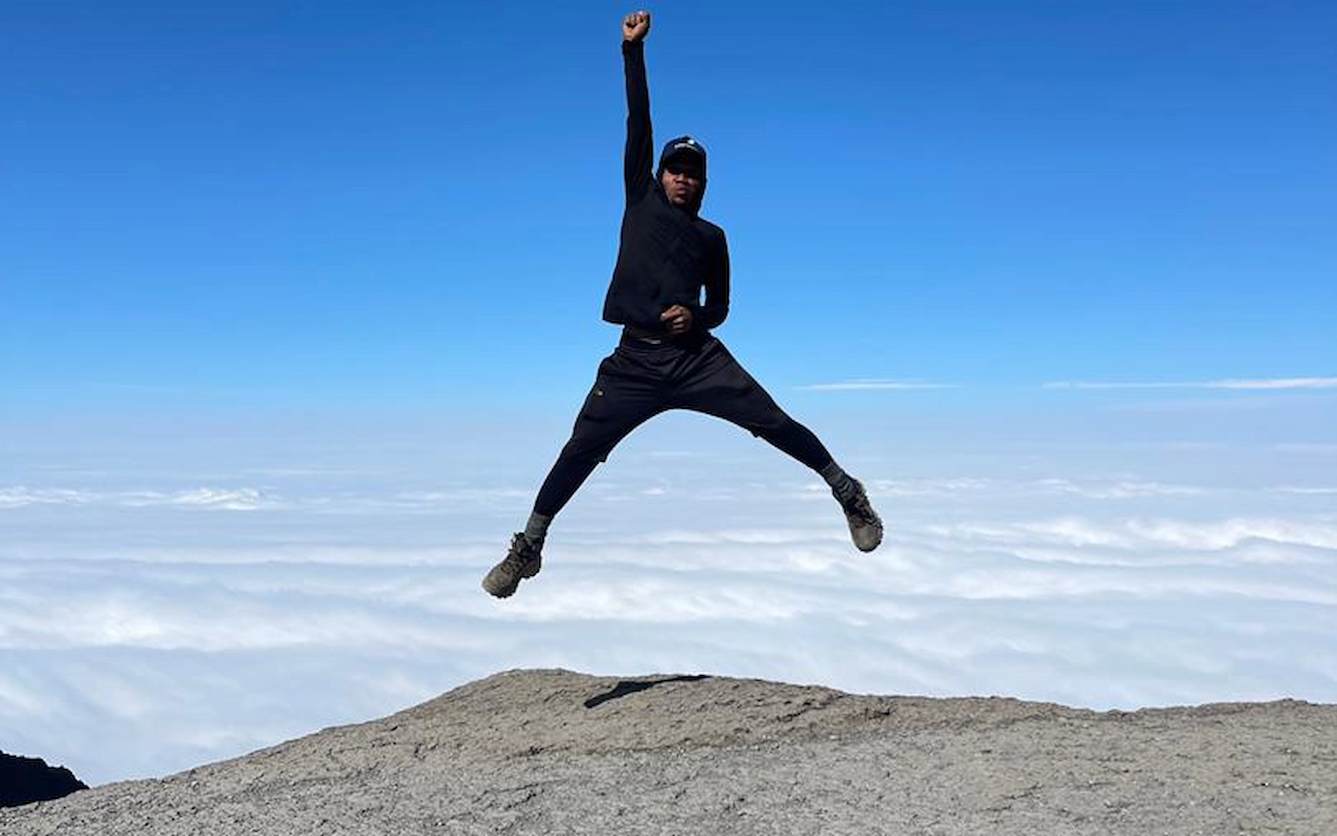 Summit (5,895m) — photo 4