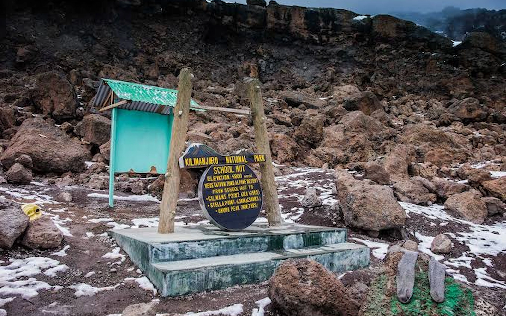 School Hut Camp – 4,750m — photo 4