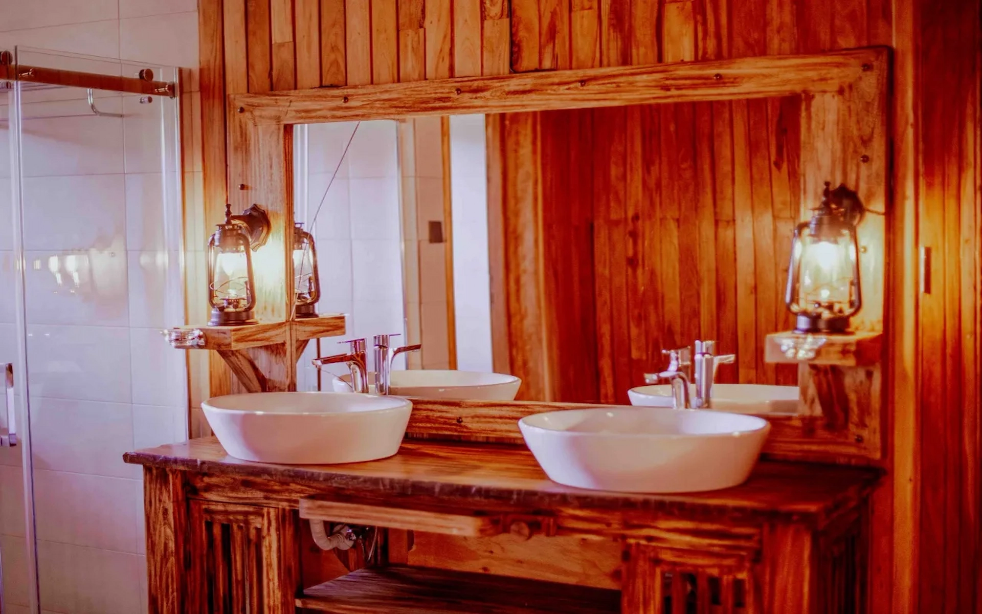 Into Wild Africa Luxury Safari Lodge