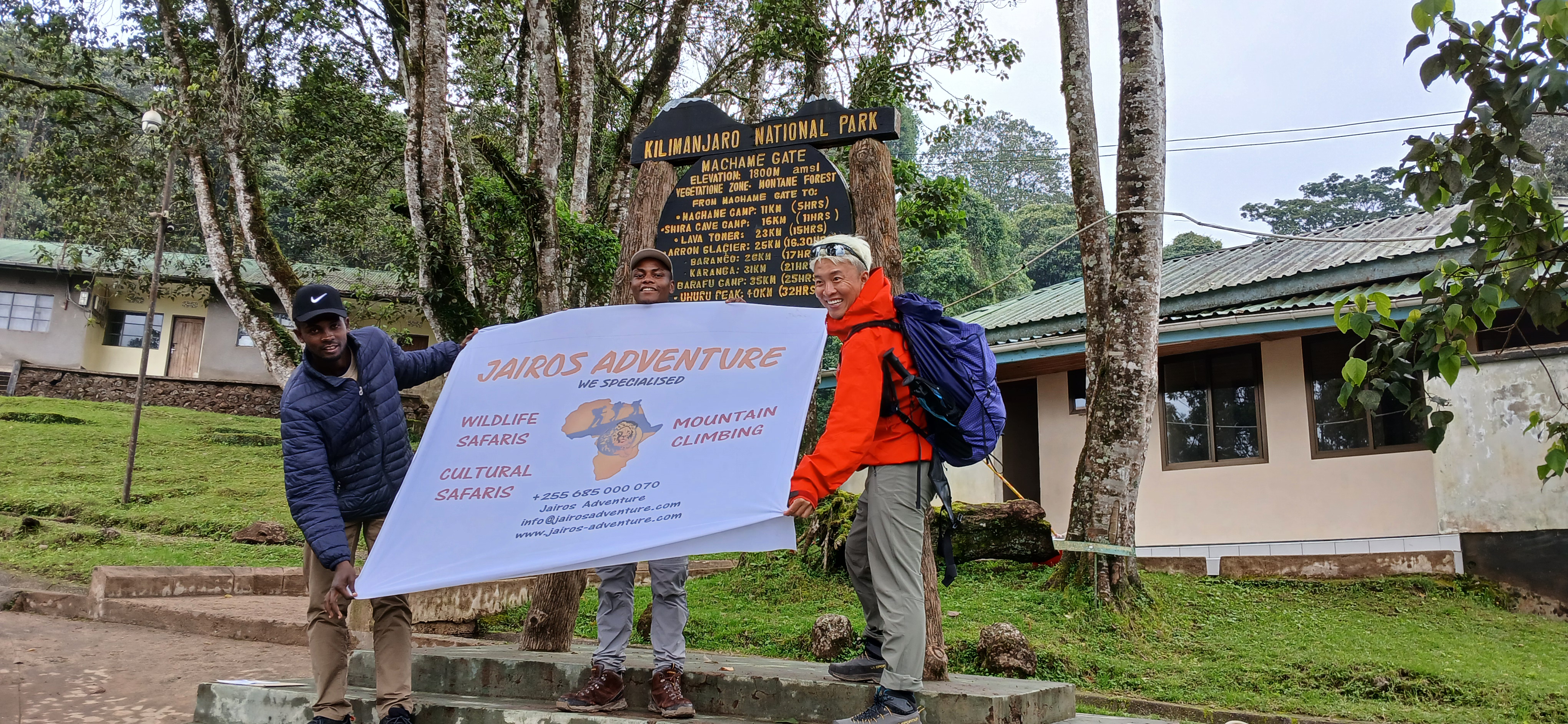  Marangu Gate (1860m) to Mandara Hut (2700m)